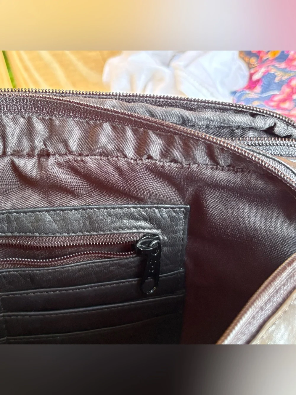 Frye compact black